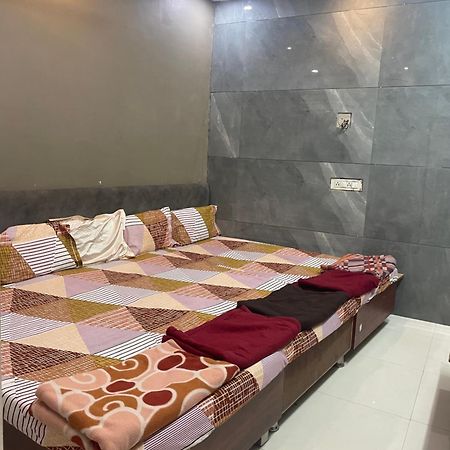 Satguru Guest House اوجاين المظهر الخارجي الصورة