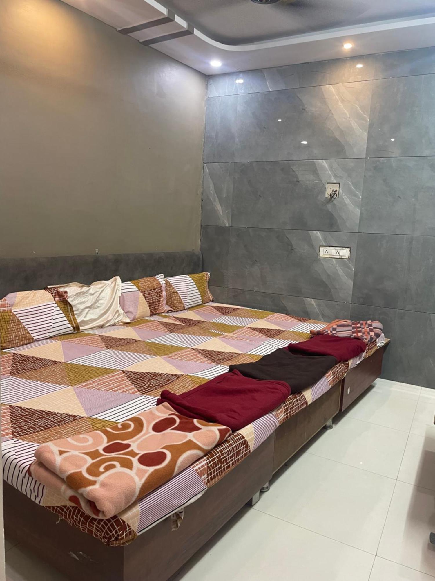 Satguru Guest House اوجاين المظهر الخارجي الصورة
