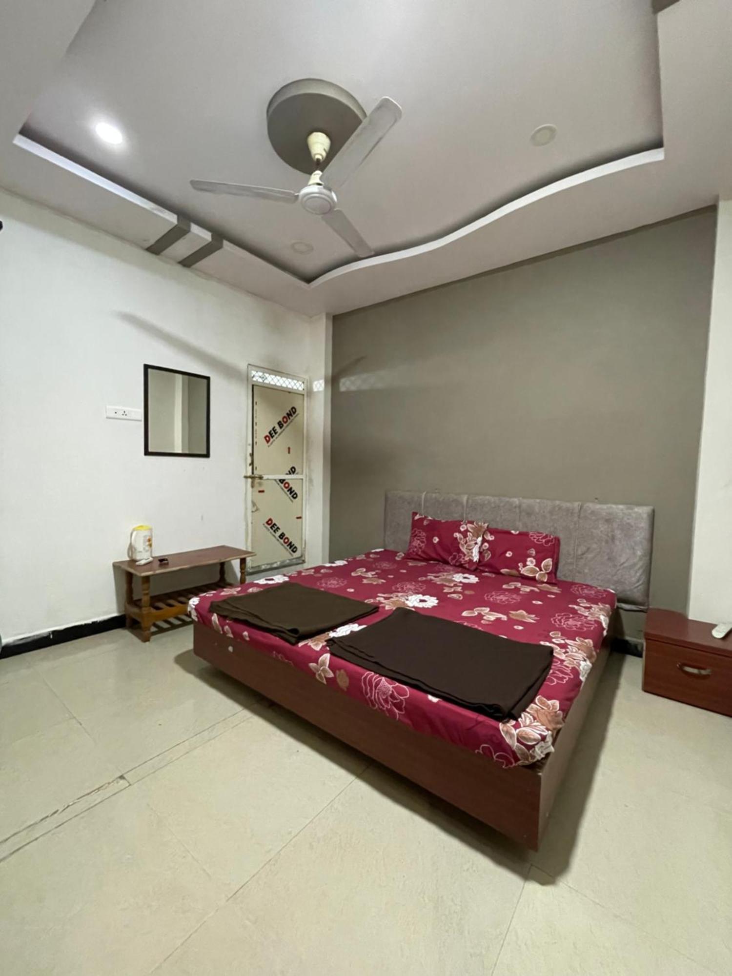 Satguru Guest House اوجاين المظهر الخارجي الصورة
