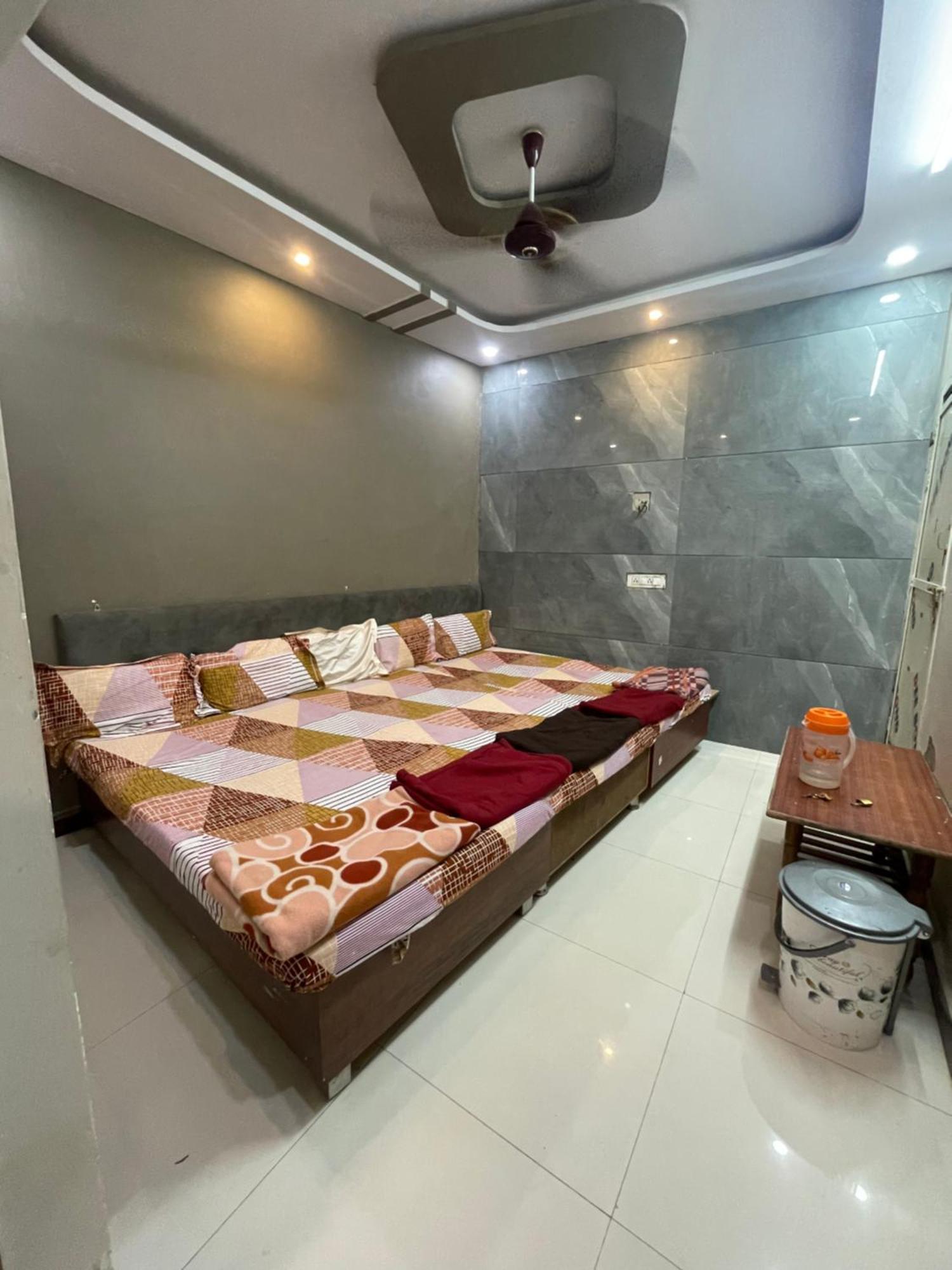 Satguru Guest House اوجاين المظهر الخارجي الصورة