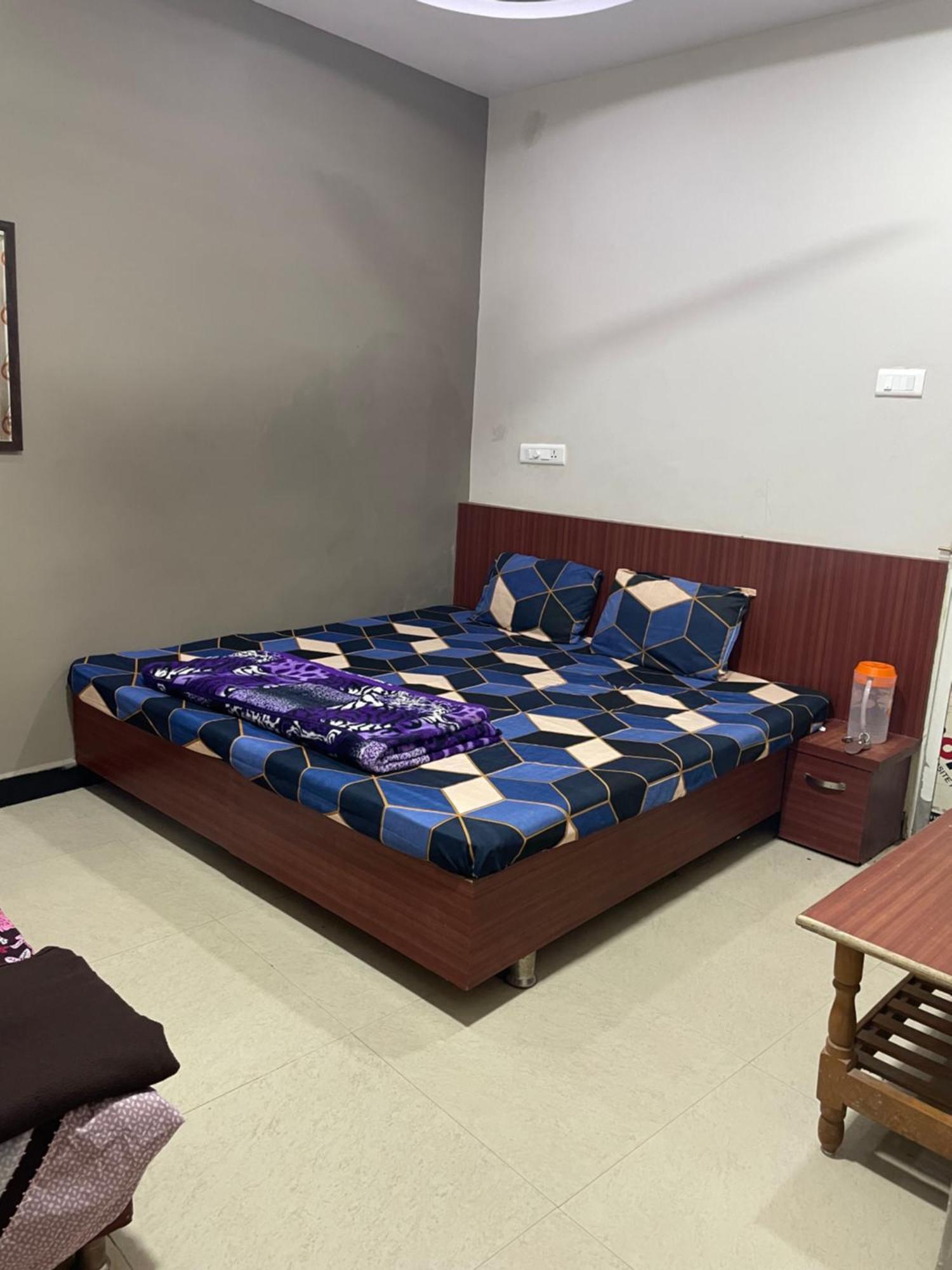 Satguru Guest House اوجاين المظهر الخارجي الصورة
